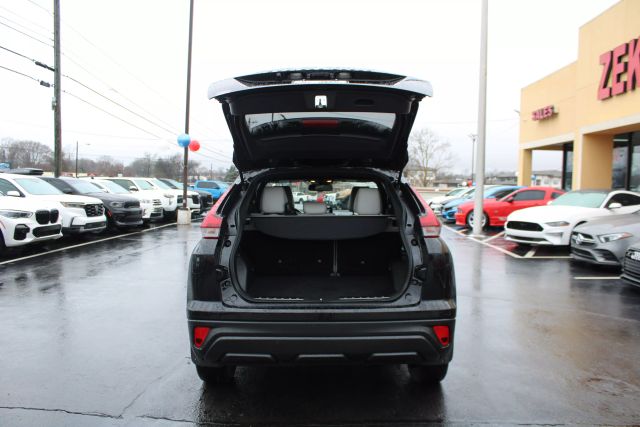 Vehicle image 33 of 43