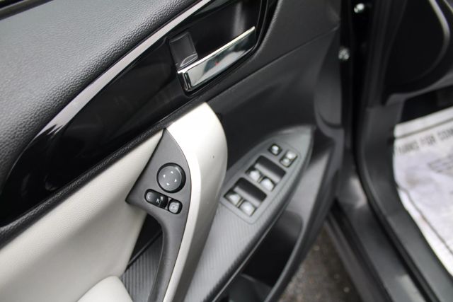 Vehicle image 9 of 43
