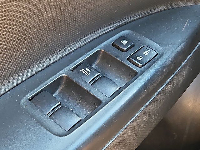 Vehicle image 25 of 31