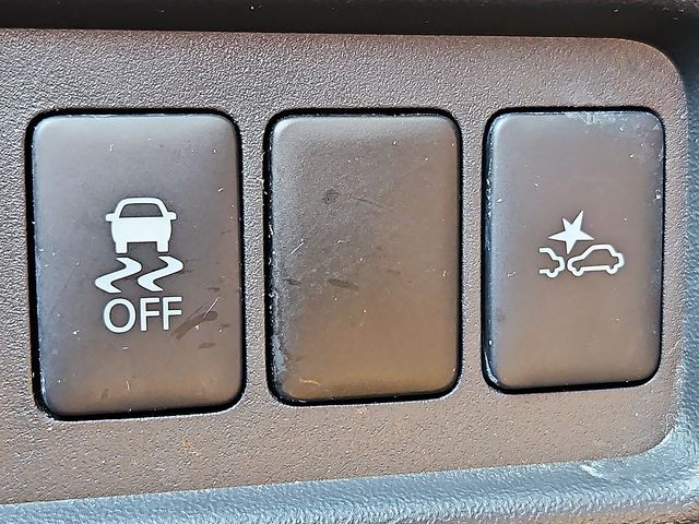 Vehicle image 24 of 31