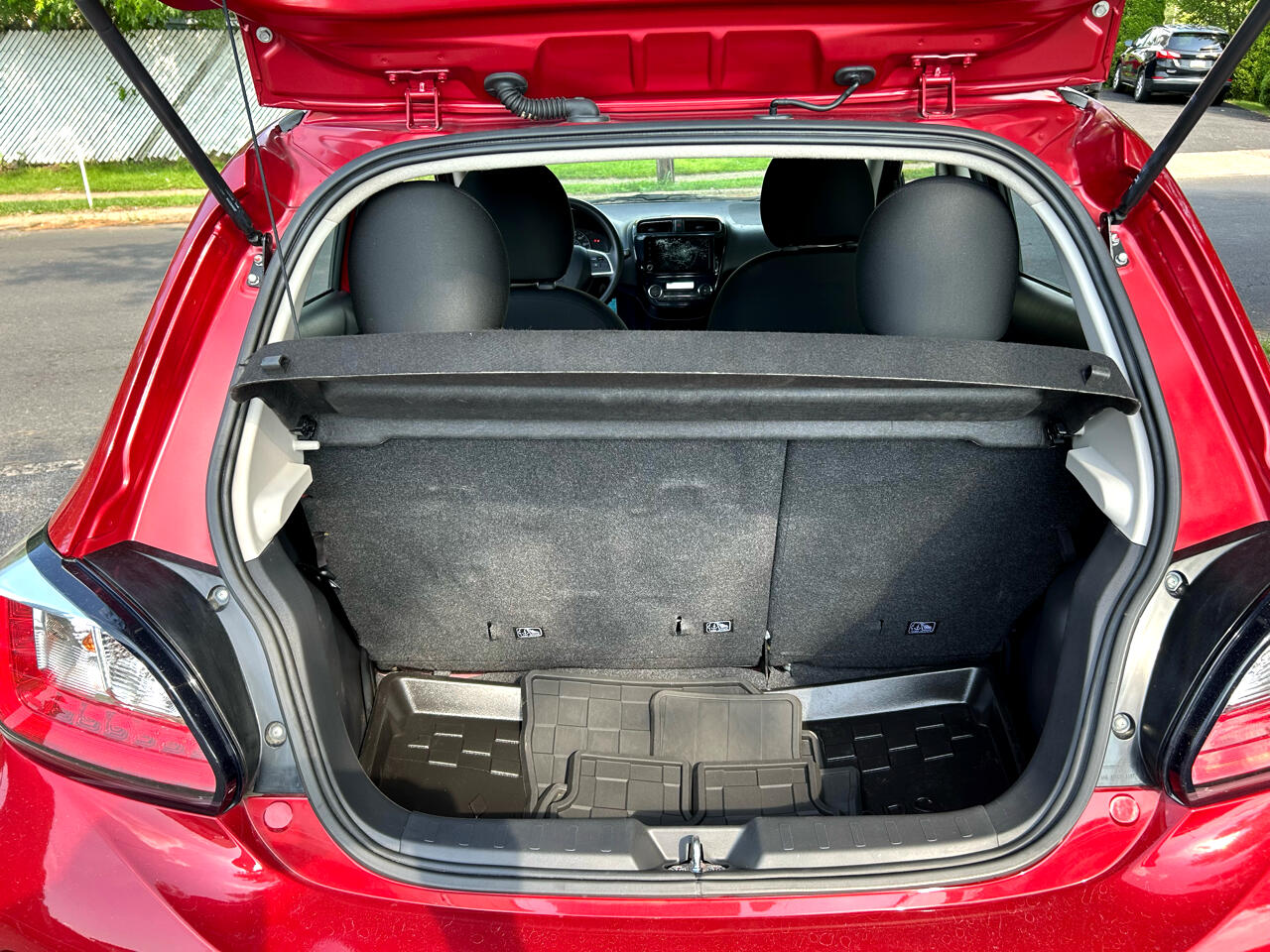 Vehicle image 16 of 32