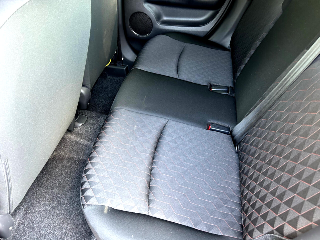 Vehicle image 17 of 32