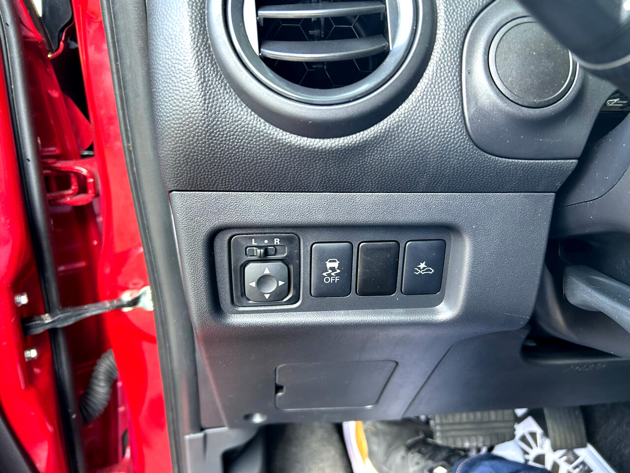 Vehicle image 22 of 32