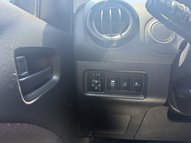 Vehicle image 23 of 30