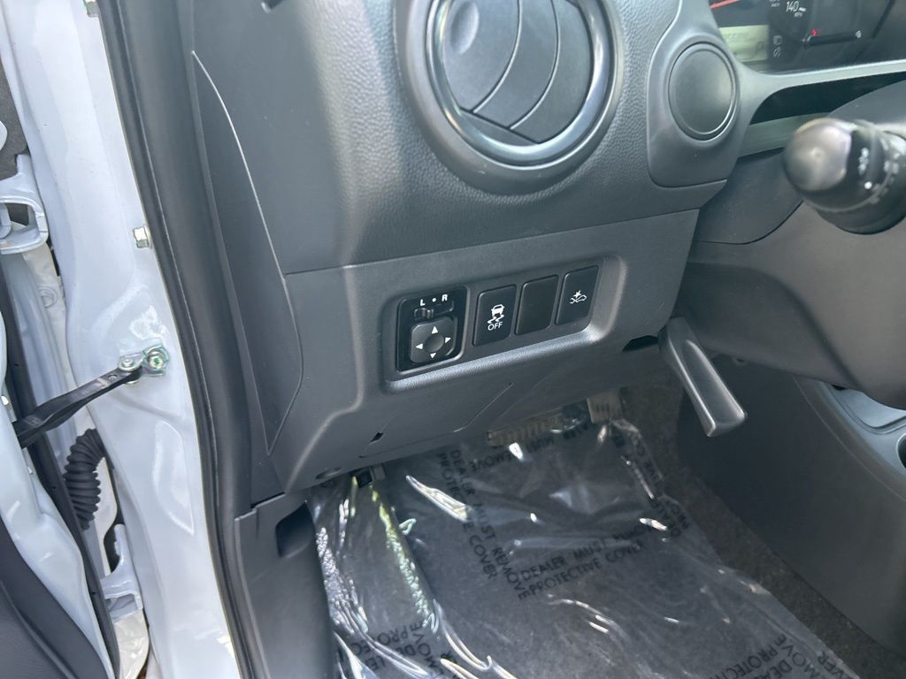 Vehicle image 11 of 23