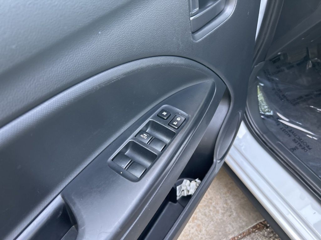 Vehicle image 10 of 23