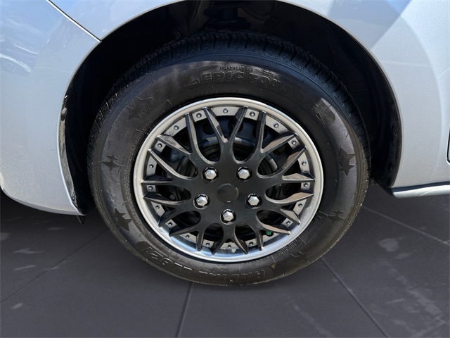 Vehicle image 14 of 27
