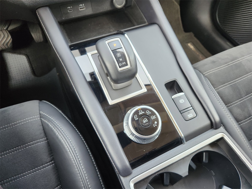 Vehicle image 14 of 30