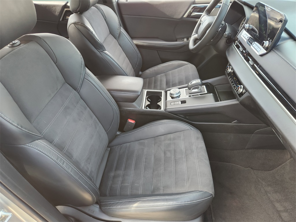 Vehicle image 22 of 30
