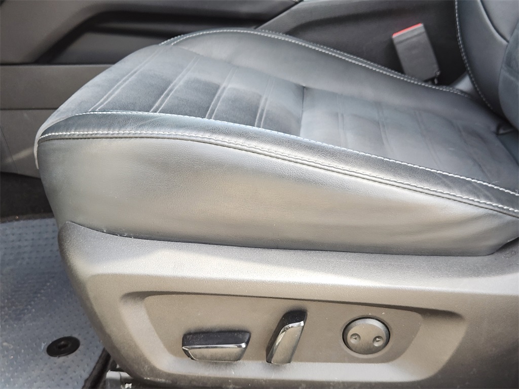 Vehicle image 24 of 30
