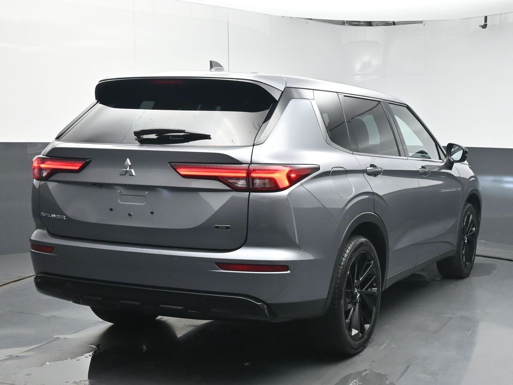 Vehicle image 17 of 50