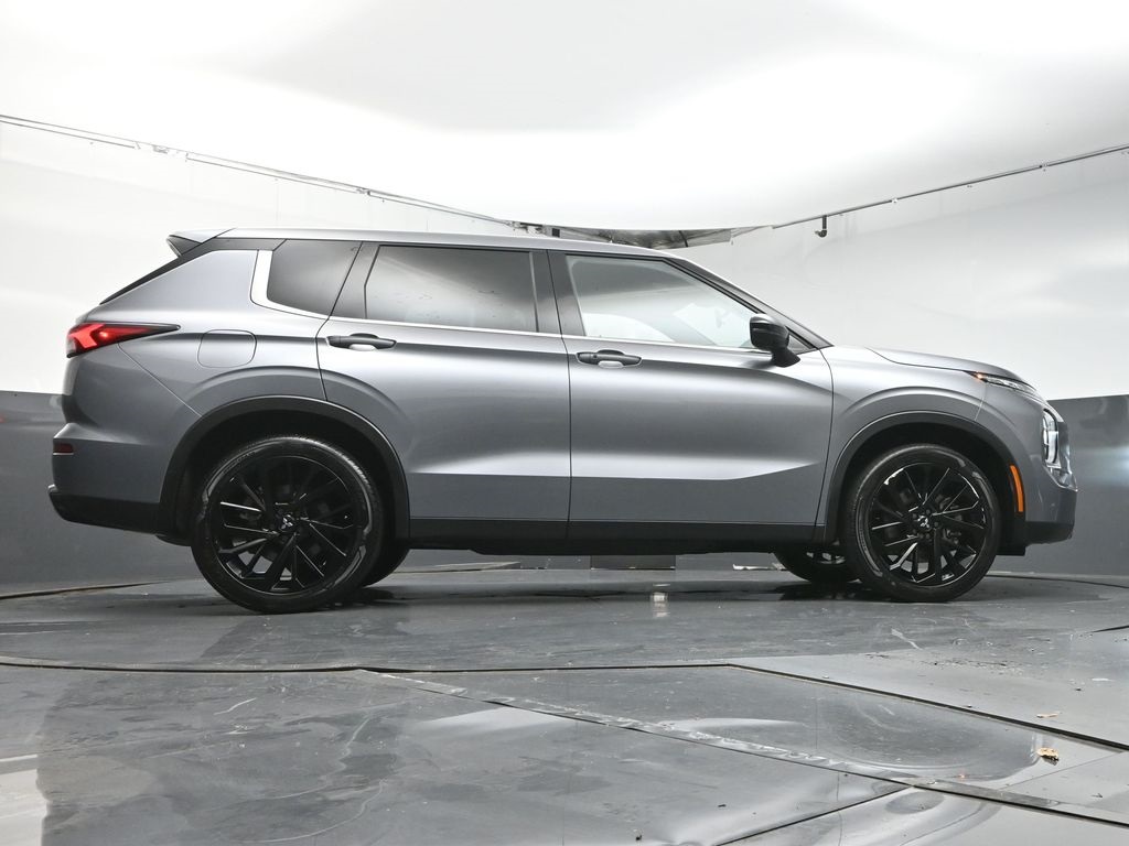 Vehicle image 16 of 50