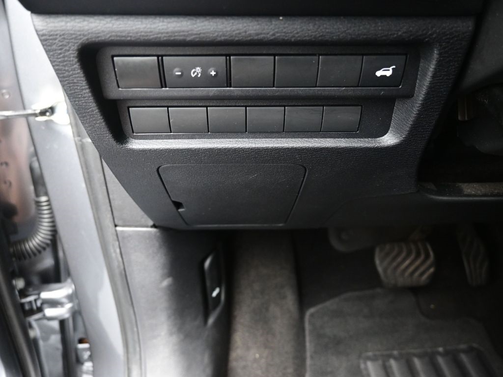 Vehicle image 29 of 50