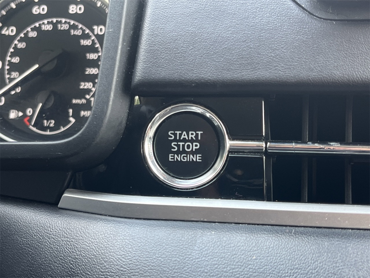 Vehicle image 19 of 33