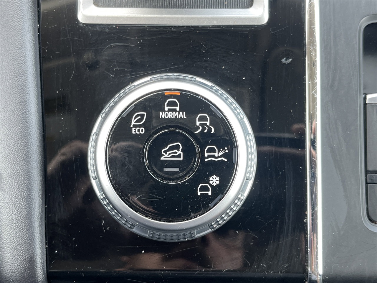 Vehicle image 17 of 33