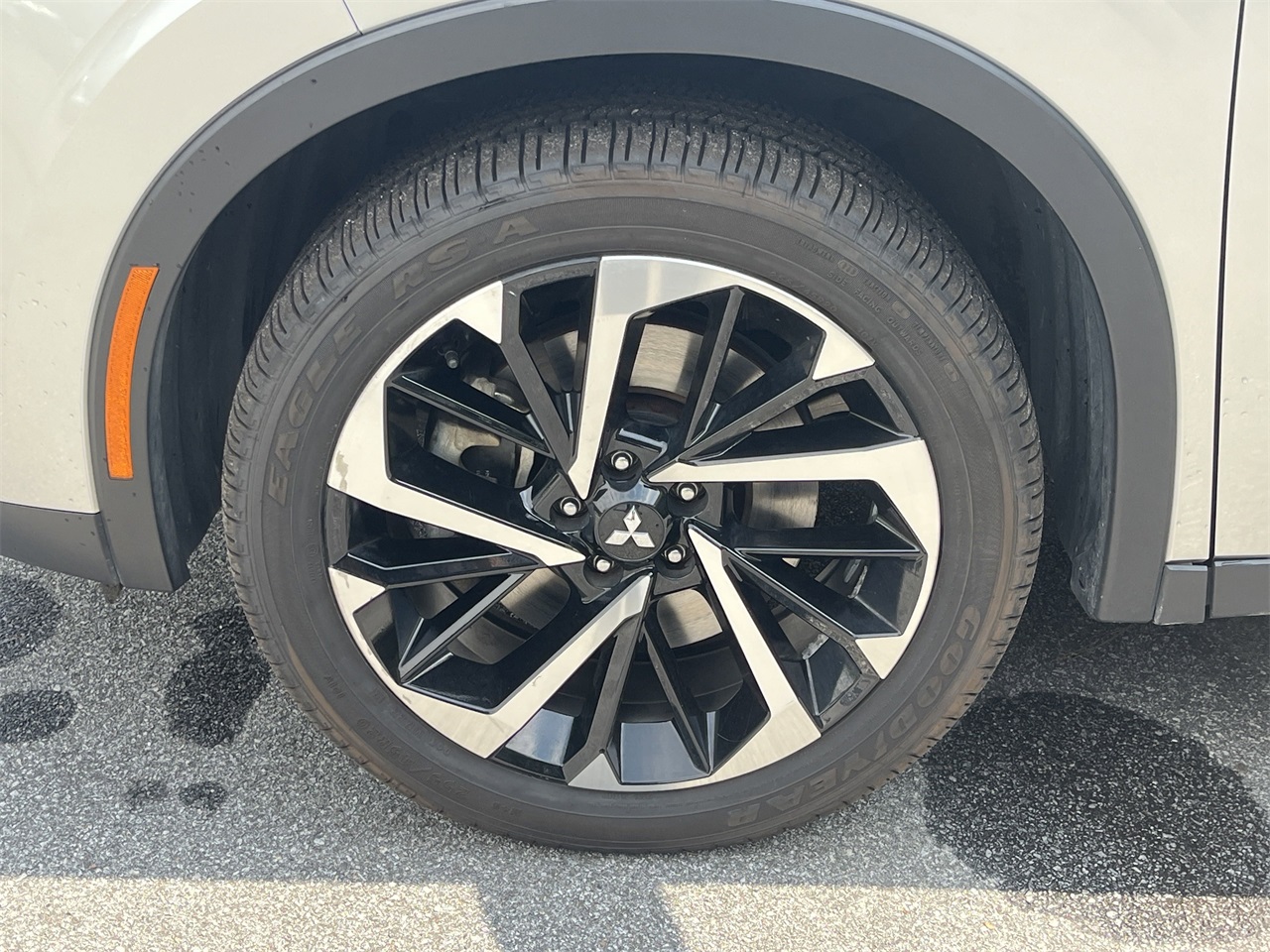 Vehicle image 31 of 33