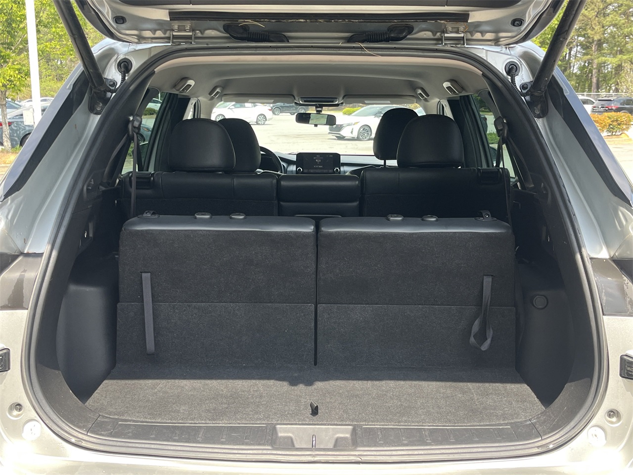 Vehicle image 29 of 33