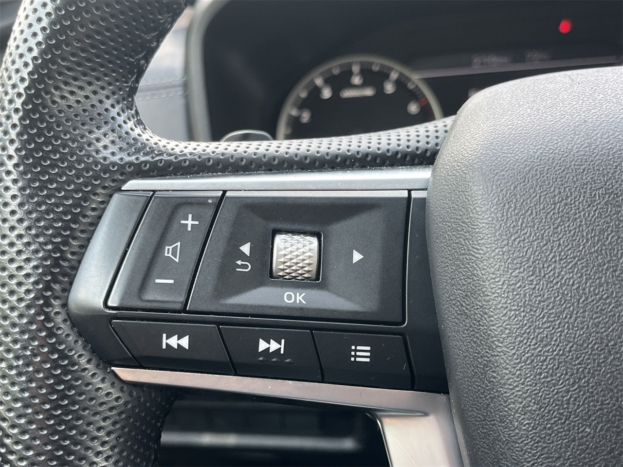 Vehicle image 22 of 33