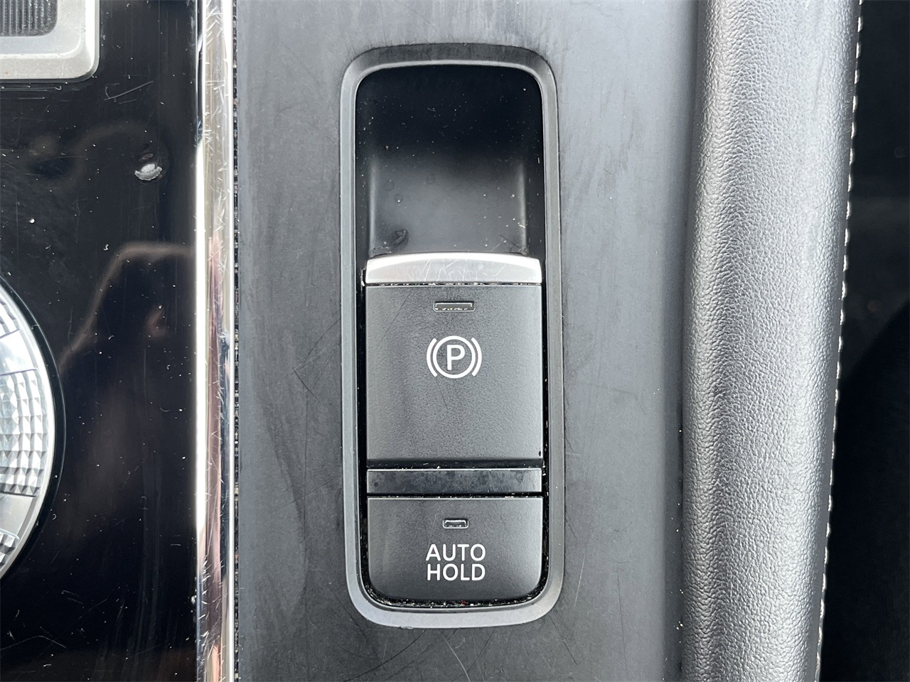 Vehicle image 18 of 33