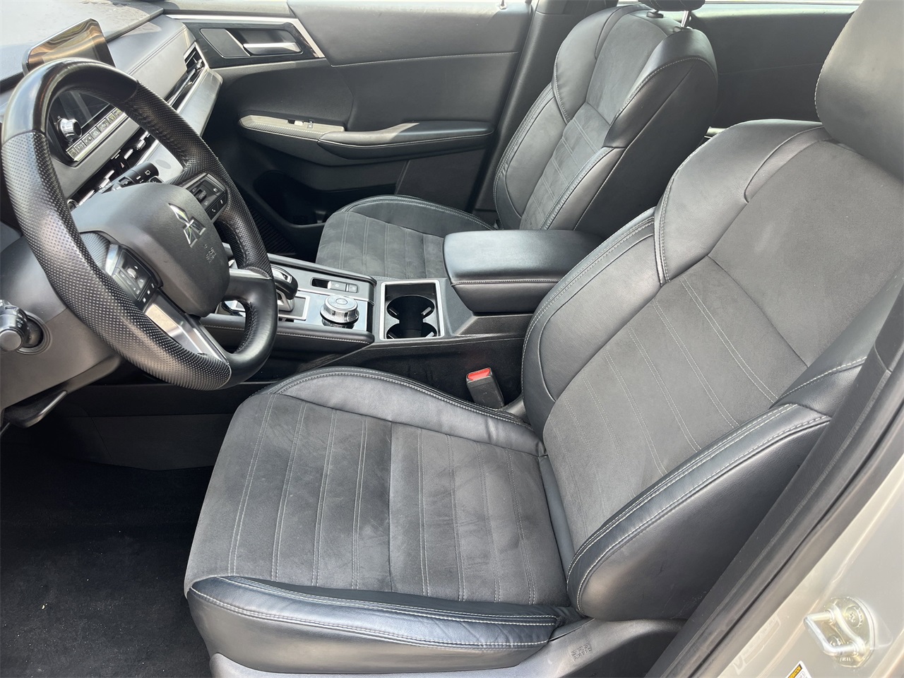 Vehicle image 26 of 33