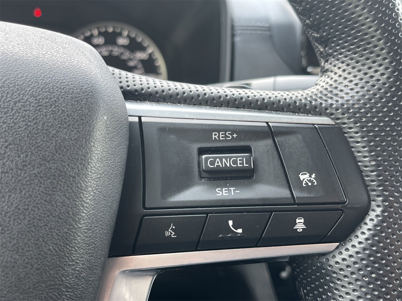 Vehicle image 21 of 33
