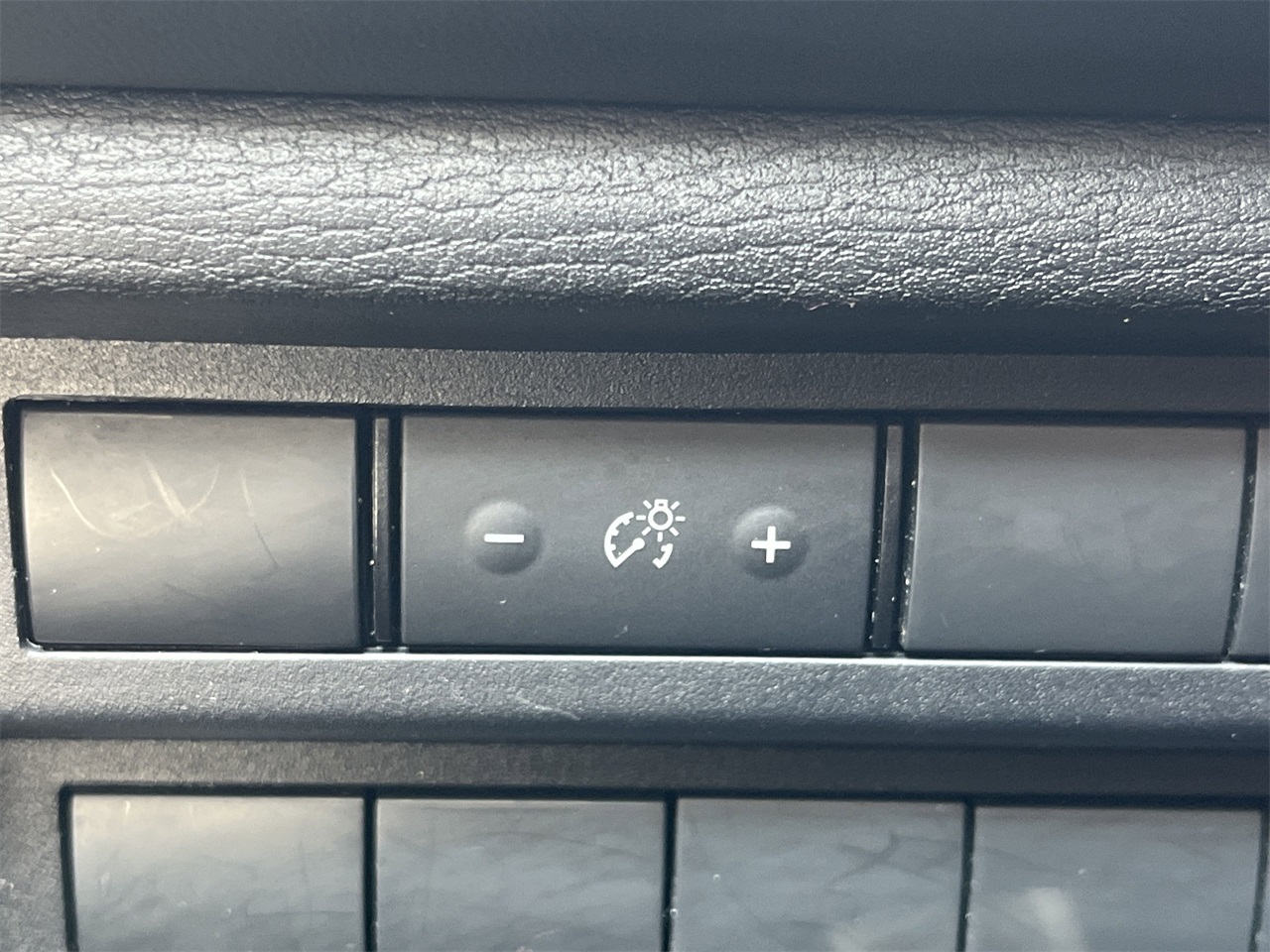 Vehicle image 24 of 33