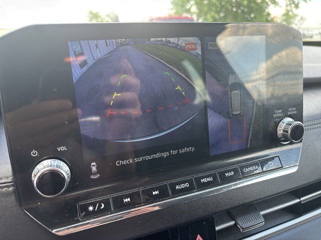 Vehicle image 25 of 48