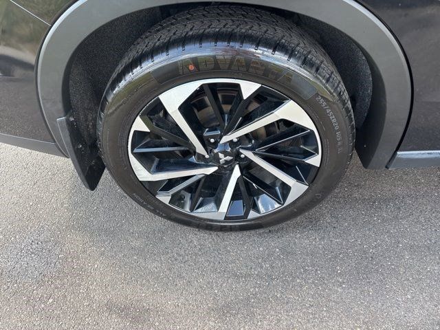 Vehicle image 9 of 48