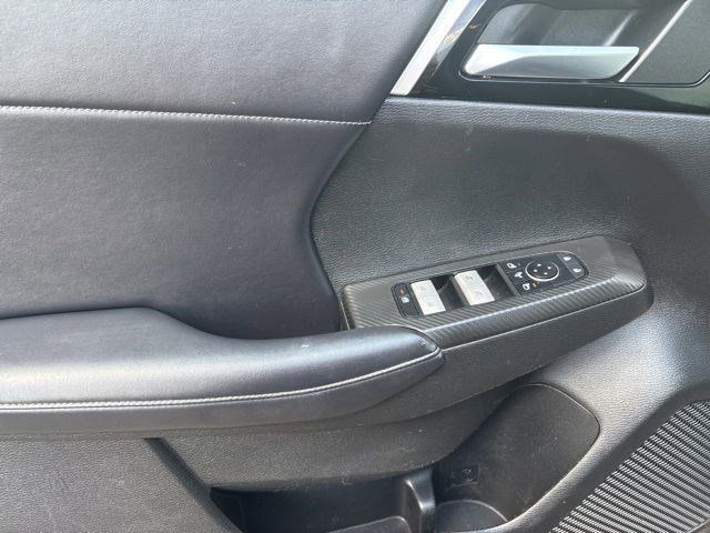 Vehicle image 31 of 48
