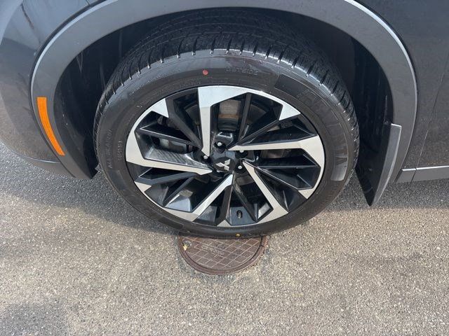 Vehicle image 11 of 48