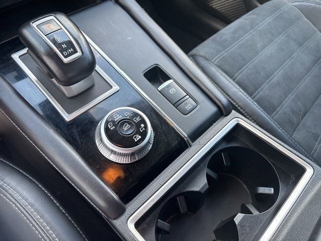 Vehicle image 27 of 48