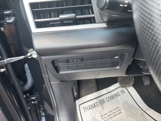 Vehicle image 41 of 48