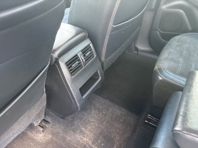 Vehicle image 33 of 48