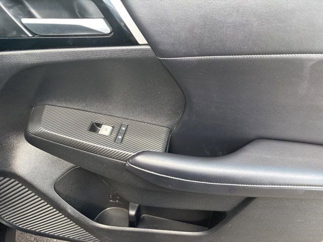 Vehicle image 43 of 48