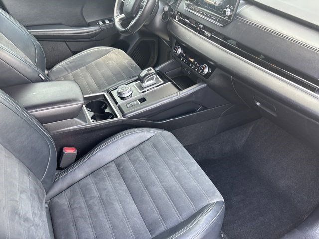 Vehicle image 19 of 48