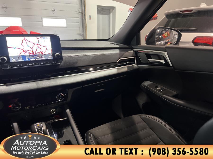 Vehicle image 24 of 41