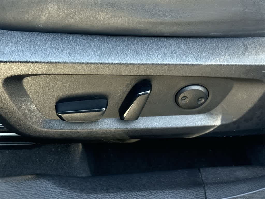 Vehicle image 24 of 26