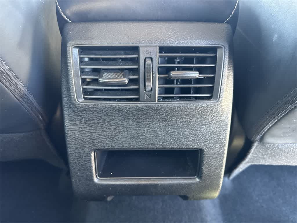 Vehicle image 19 of 26