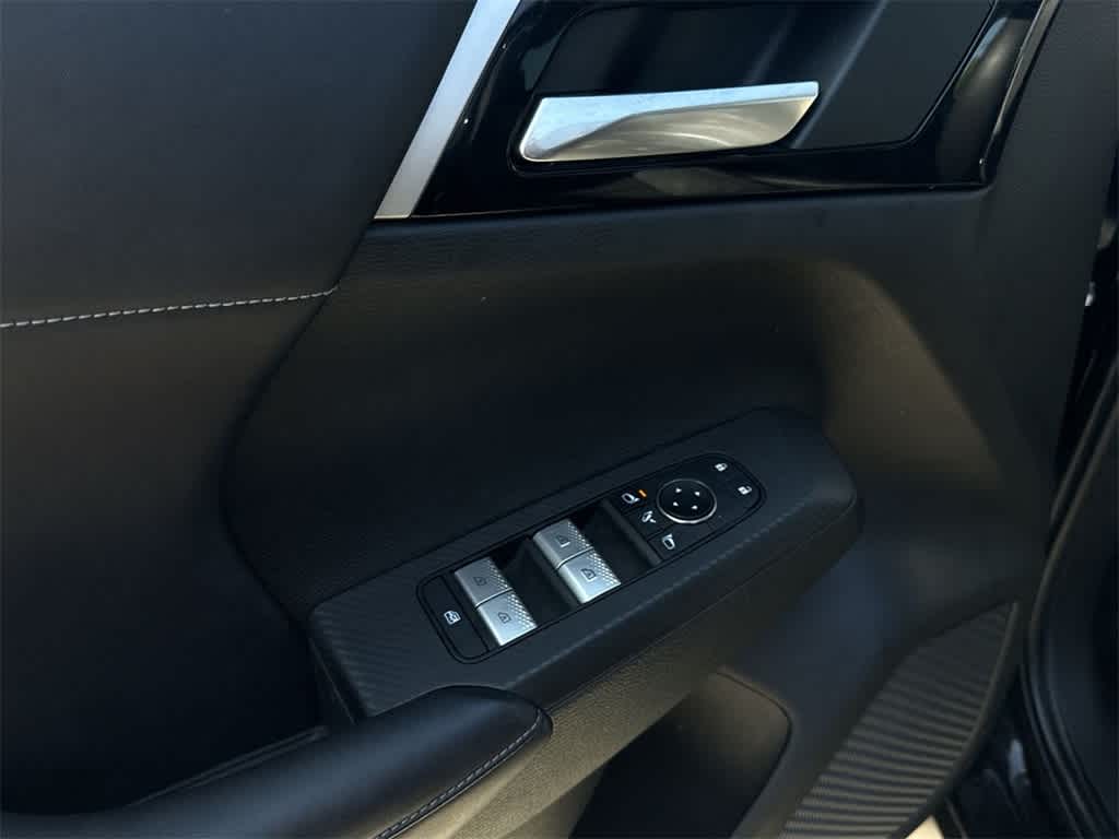 Vehicle image 18 of 26