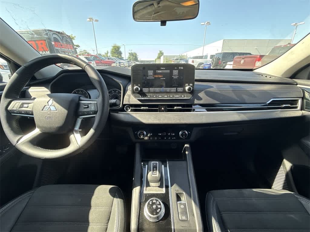 Vehicle image 13 of 26