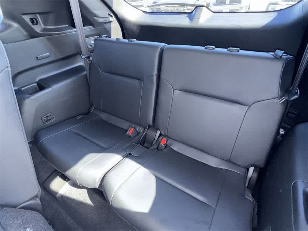 Vehicle image 12 of 26