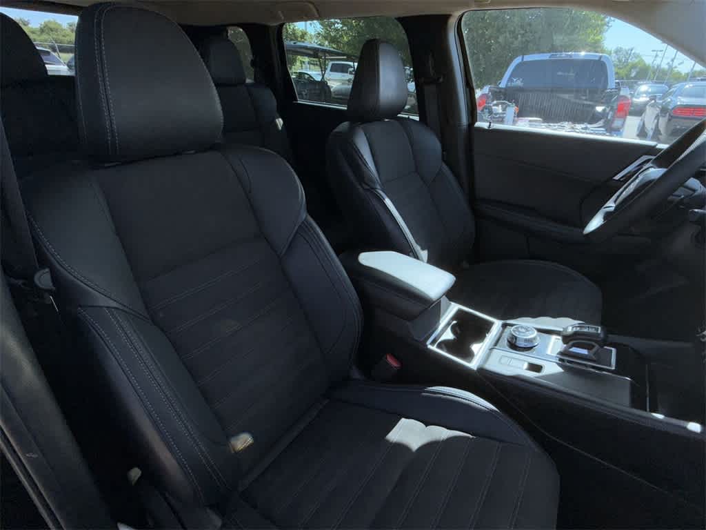 Vehicle image 9 of 26
