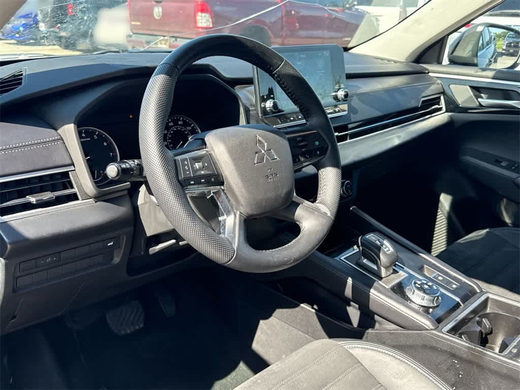 Vehicle image 14 of 26