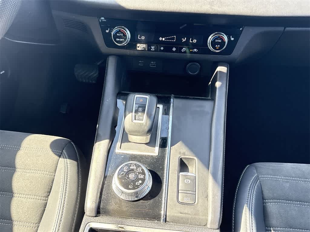 Vehicle image 17 of 26
