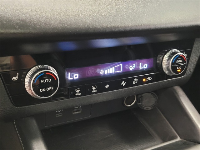 Vehicle image 19 of 27