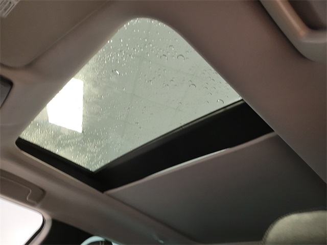 Vehicle image 25 of 27