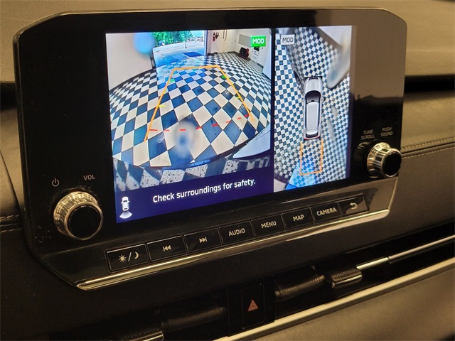 Vehicle image 17 of 27