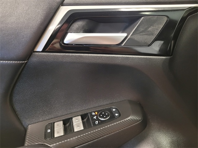 Vehicle image 24 of 27