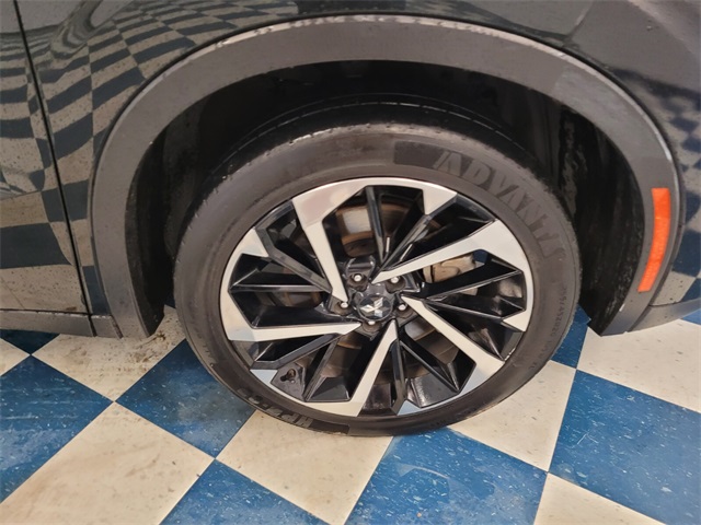 Vehicle image 8 of 27