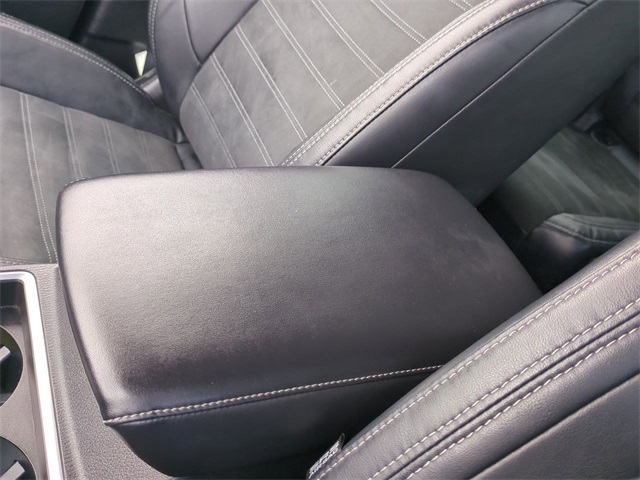 Vehicle image 18 of 34